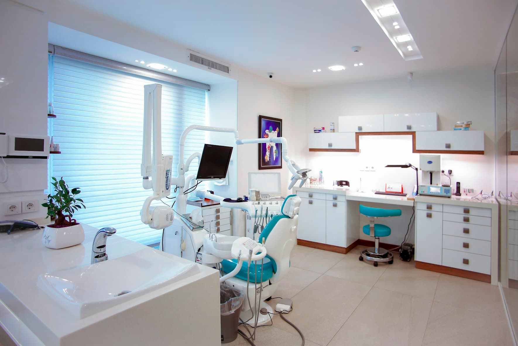 How to Choose the Best Female Dentist in Lahore